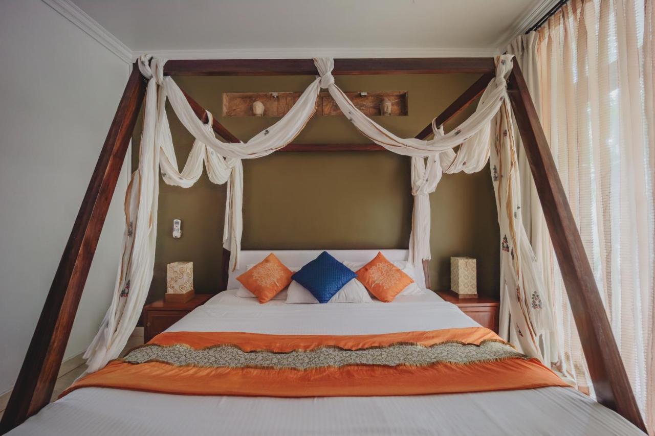 Ocean Suite Goa Dona Paula Extérieur photo